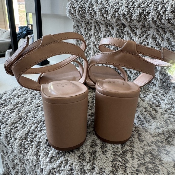 A New Day Formal Dress Shoes.  Tan in color, size 11. New! - Picture 6 of 7